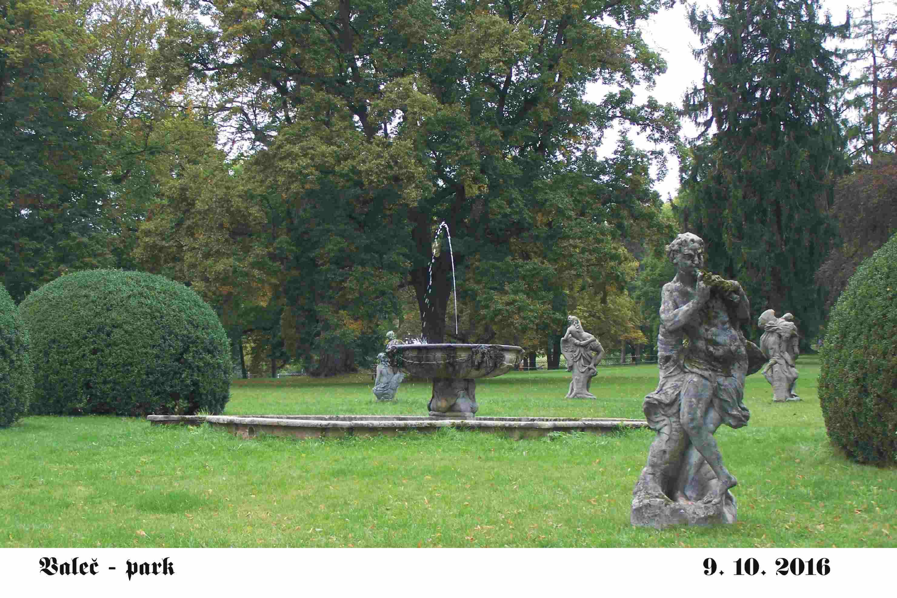 Valeč- zámecký park s Braunovými sochami