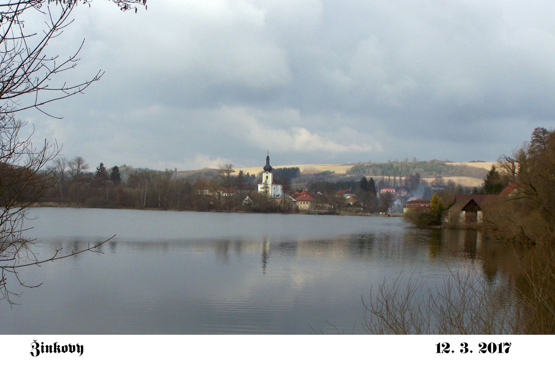 Pohled na kostel od zámku