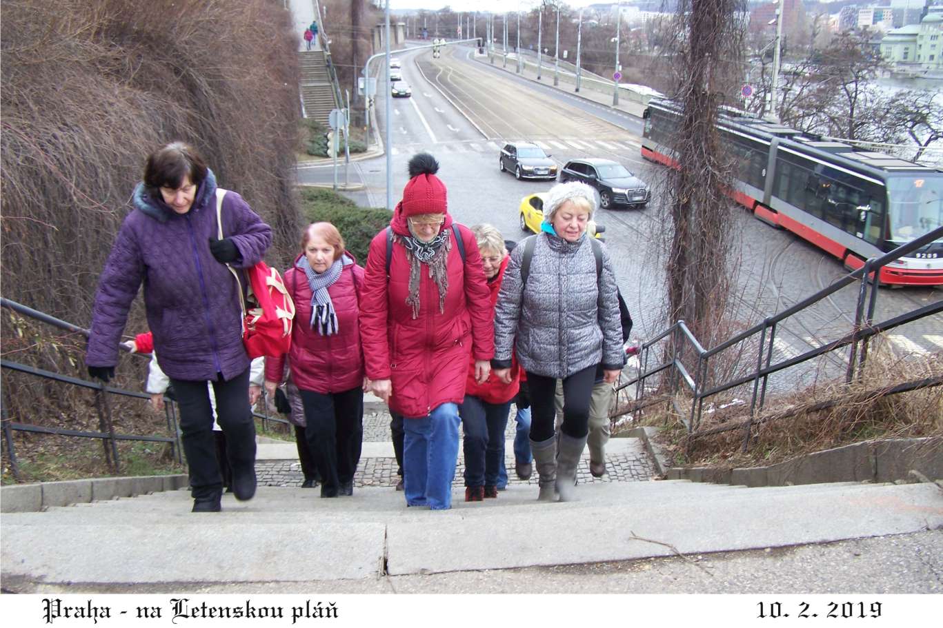 Po schodech na Letenskou pláň.