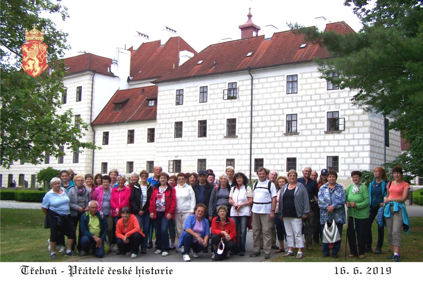 Společná fotografie druhé skupiny na památku.