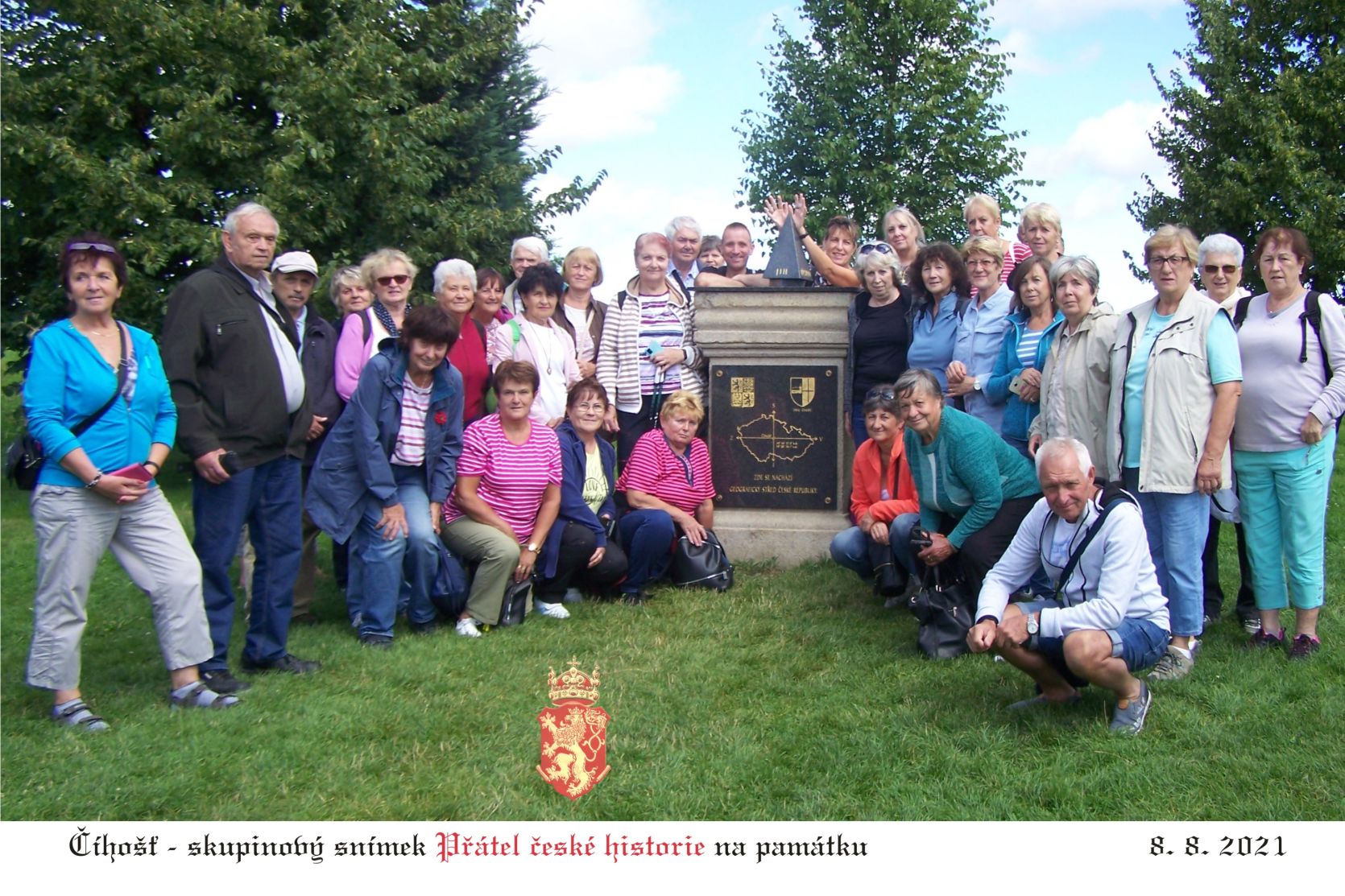 Vzpomínkové foto u geografického středu České republiky.