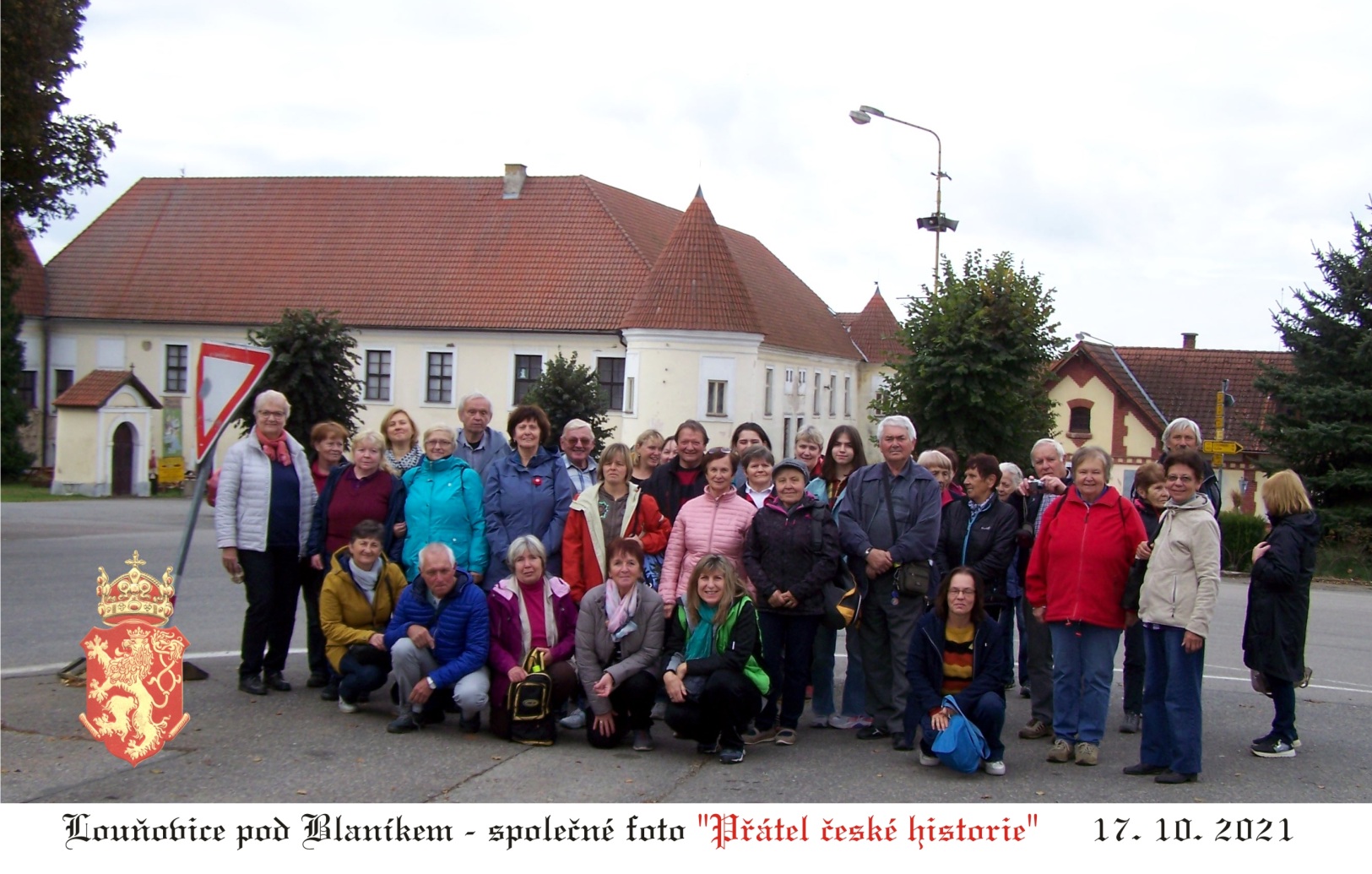 Společná fotografie druhé skupiny na památku.