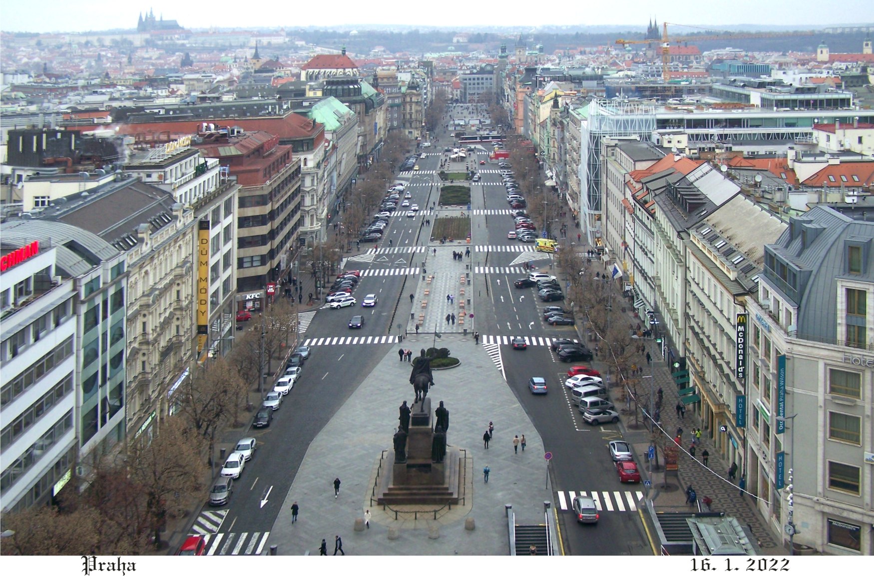 Pohled z kopule na Václavské náměstí.